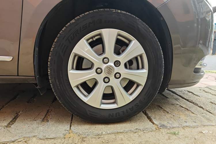 Used Buick GL8 2014 3.0L GT Luxury Business Haoya Edition Right Front Wheel Hub