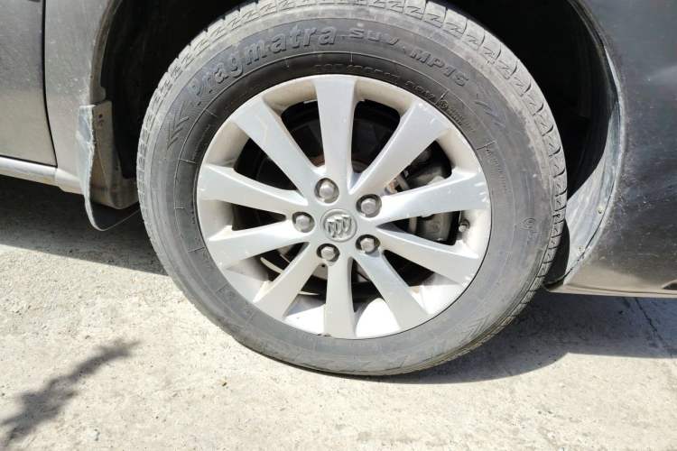 Used Buick GL8 2014 2.4L Comfort Edition Right Front Wheel Hub