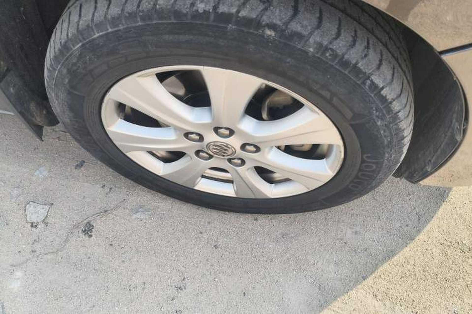 Used Buick GL8 2014 3.0L XT Luxury Business Flagship Edition Right Front Wheel Hub