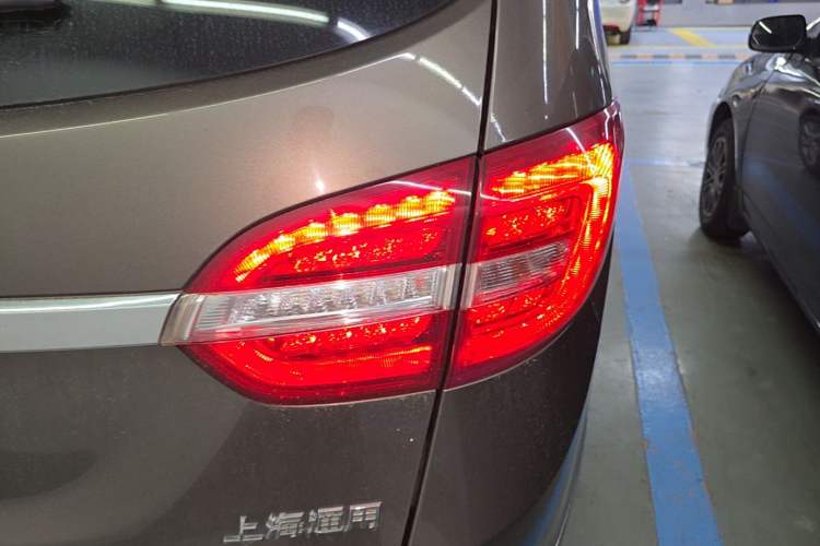 Used Buick GL8 2014 3.0L GT Luxury Business Haoya Edition Right Rear Taillight