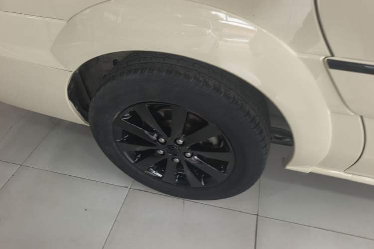 Used Buick GL8 2014 2.4L Classic Edition Right Rear Wheel Hub