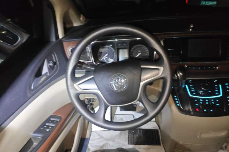 Used Buick GL8 2014 2.4L CT Luxury Business Comfort Edition Steering Wheel
