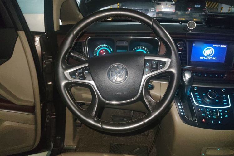 Used Buick GL8 2014 3.0L GT Luxury Business Haoya Edition Steering Wheel