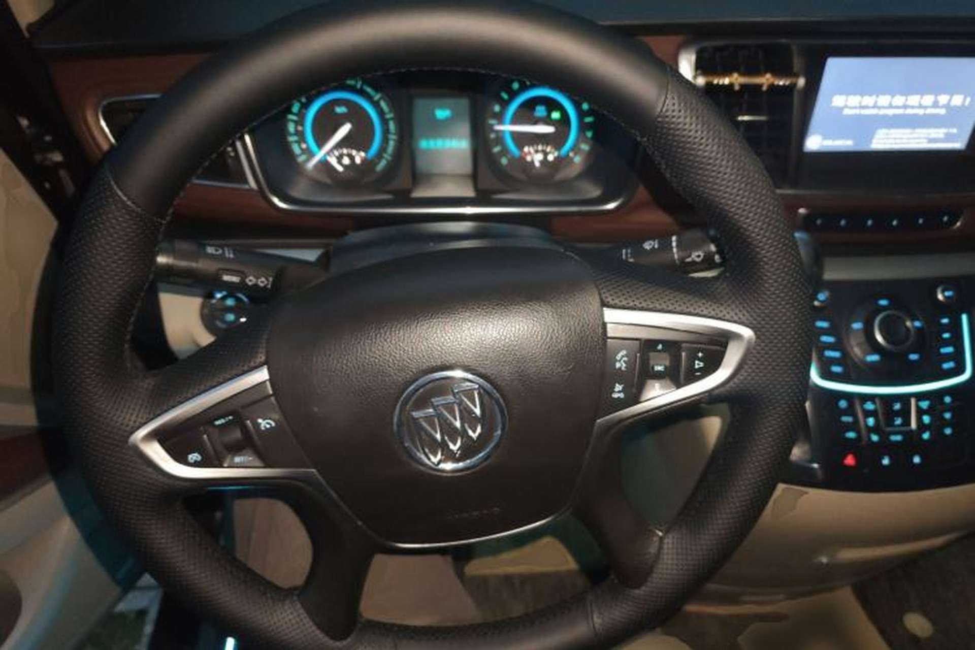 Used Buick GL8 2014 3.0L XT Luxury Business Flagship Edition Steering Wheel
