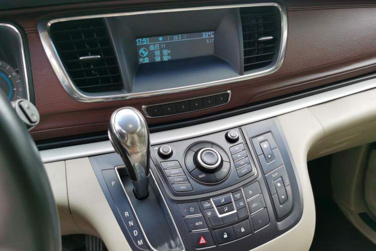 Used Buick GL8 2015 2.4L Luxury Business Premium Edition Audio And AC Panel
