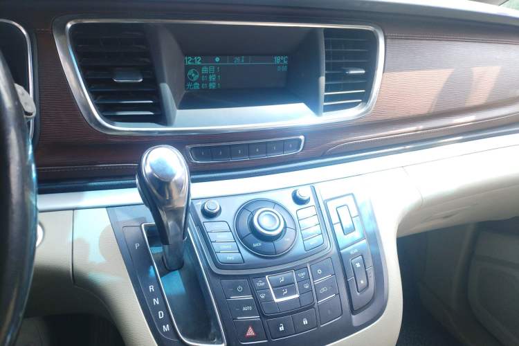 Used Buick GL8 2015 2.4L Luxury Business Premium Edition Audio And AC Panel