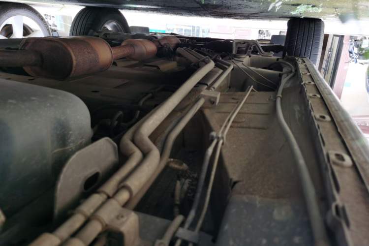 Used Buick GL8 2015 2.4L Luxury Business Premium Edition Chassis Front Left