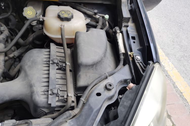 Used Buick GL8 2015 2.4L Luxury Business Premium Edition Engine Bay Left