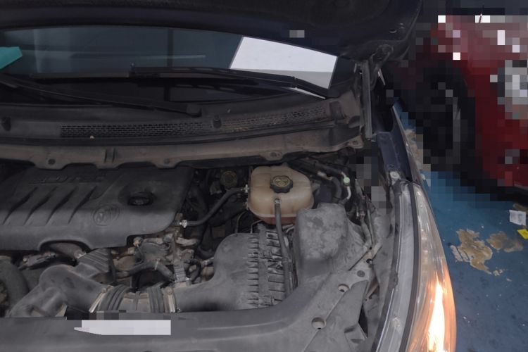 Used Buick GL8 2015 2.4L Luxury Business Premium Edition Engine Bay Left