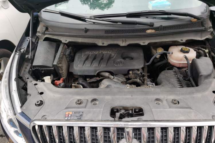 Used Buick GL8 2015 2.4L Luxury Business Premium Edition Engine Bay Right