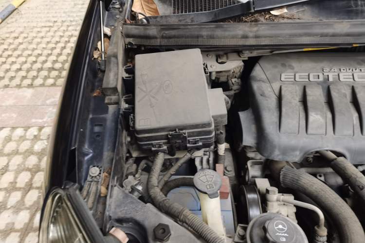 Used Buick GL8 2015 2.4L Luxury Business Premium Edition Engine Bay Right