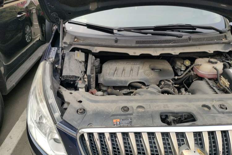 Used Buick GL8 2015 2.4L Luxury Business Premium Edition Engine Bay Right