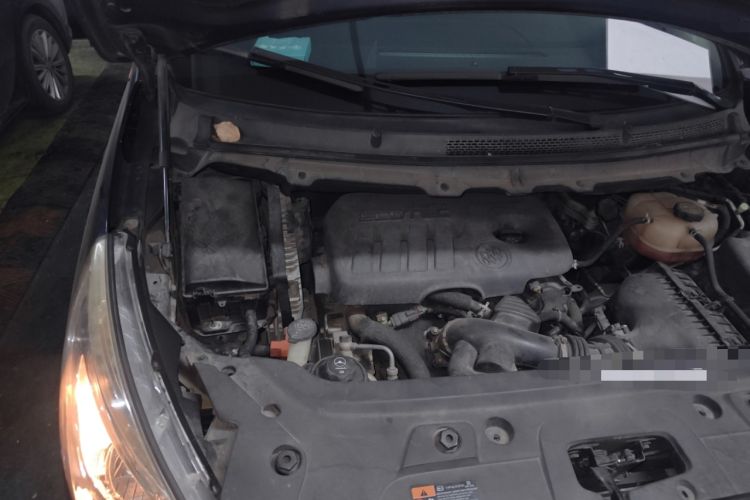 Used Buick GL8 2015 2.4L Luxury Business Premium Edition Engine Bay Right