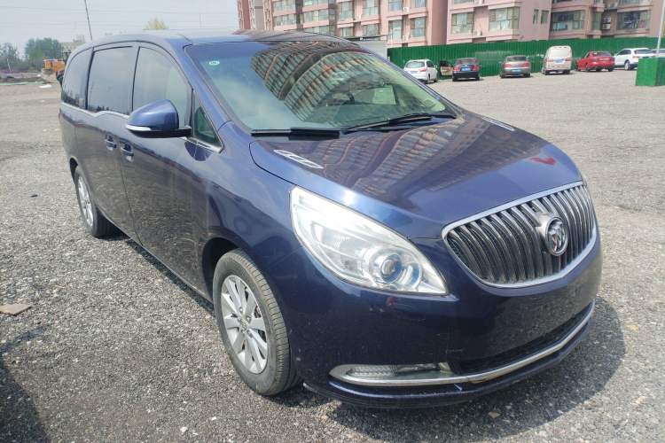 Used Buick GL8 2015 2.4L Luxury Business Premium Edition Front Right 45 Deg