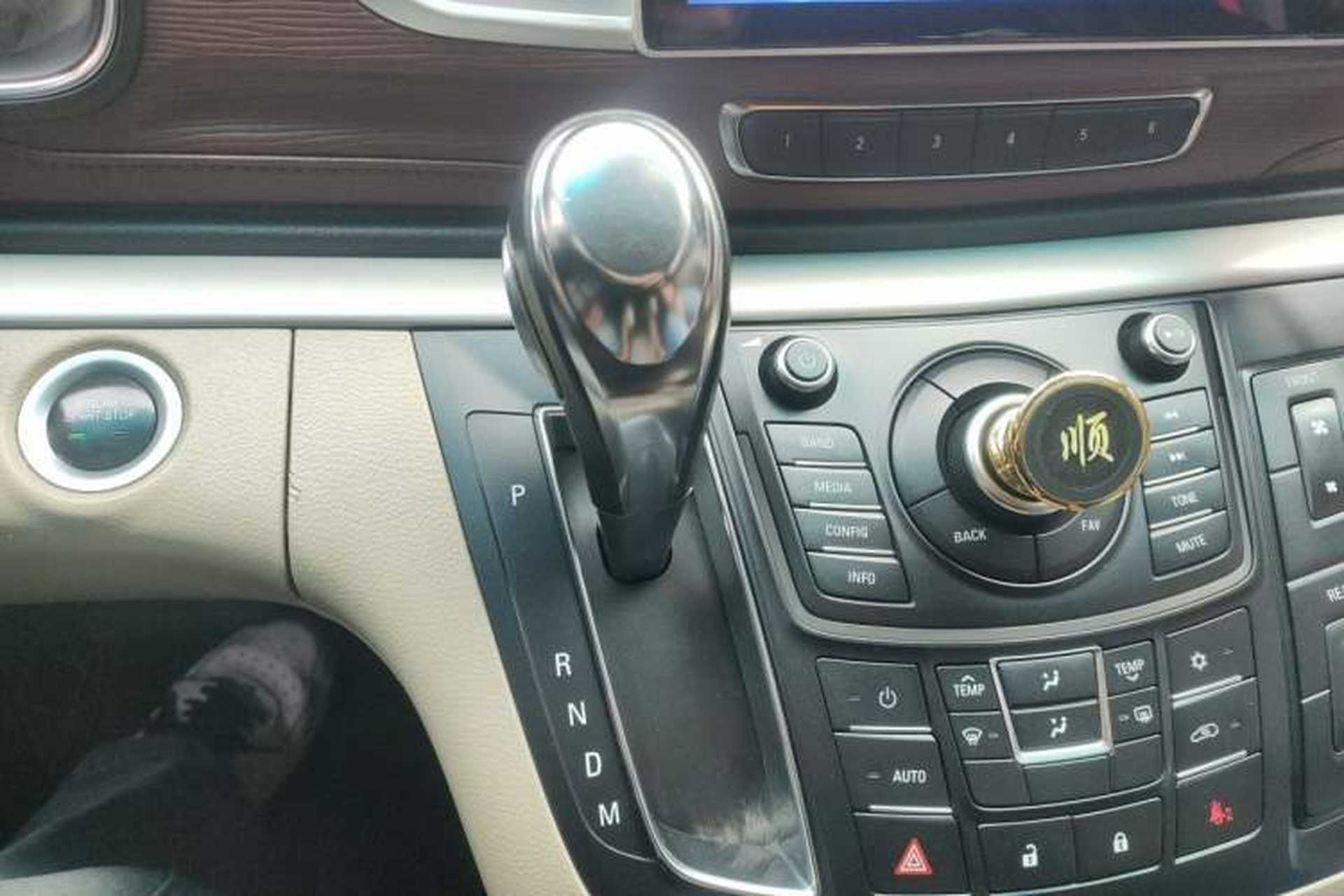 Used Buick GL8 2015 2.4L Luxury Business Premium Edition Gear Lever