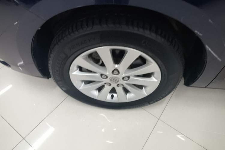 Used Buick GL8 2015 2.4L Luxury Business Premium Edition Left Front Wheel Hub