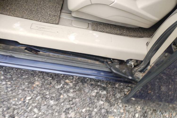 Used Buick GL8 2015 2.4L Luxury Business Premium Edition Left Side Sill