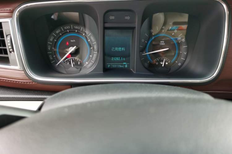 Used Buick GL8 2015 2.4L Luxury Business Premium Edition Odometer Close Up