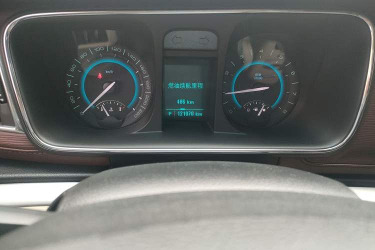 Used Buick GL8 2015 2.4L Luxury Business Premium Edition Odometer Close Up