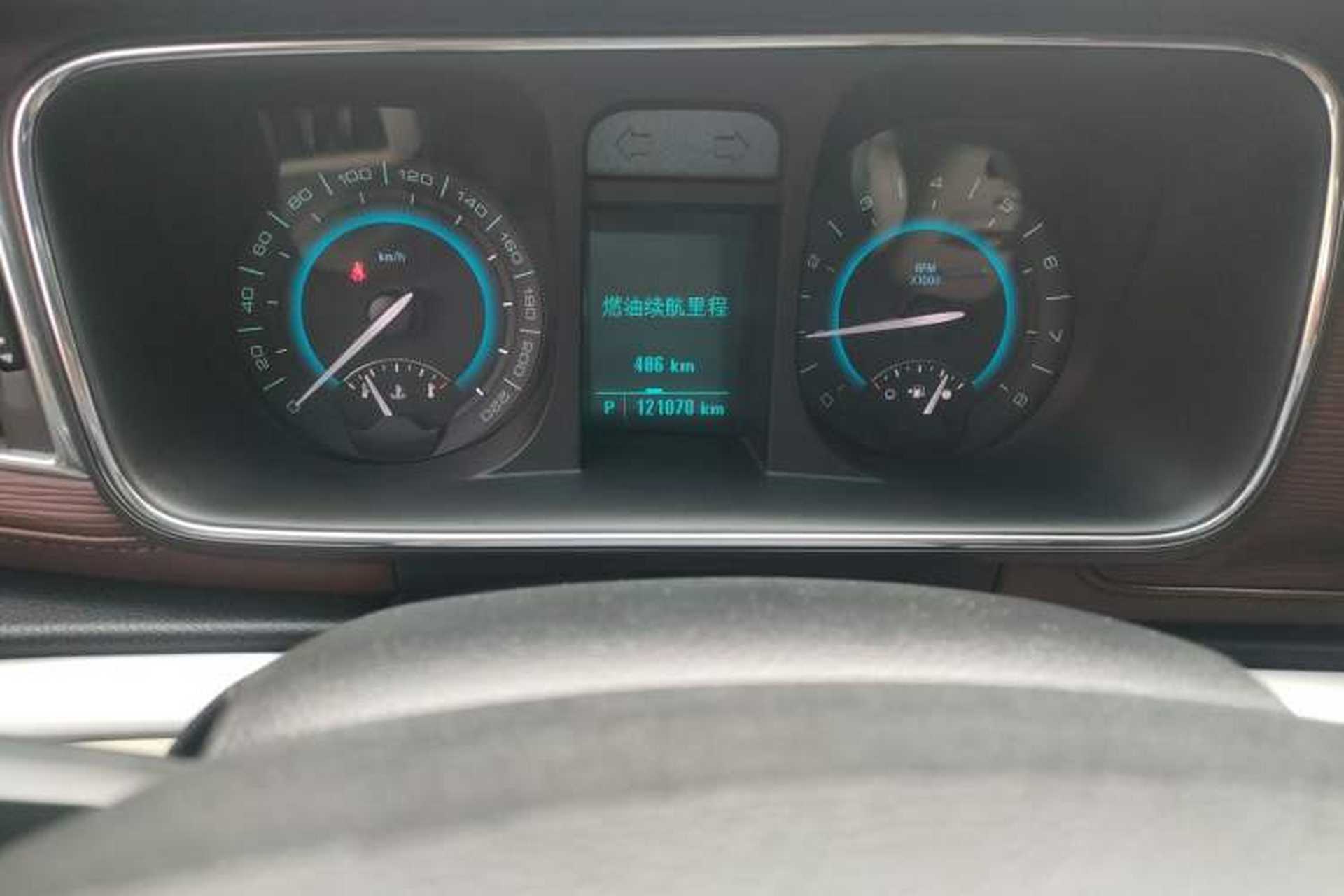 Used Buick GL8 2015 2.4L Luxury Business Premium Edition Odometer Close Up