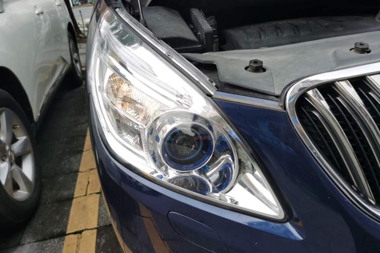 Used Buick GL8 2015 2.4L Luxury Business Premium Edition Right Front Headlight