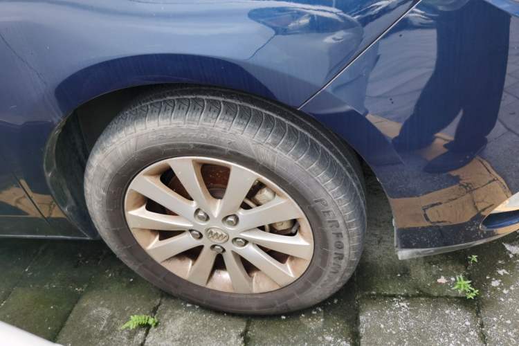 Used Buick GL8 2015 2.4L Luxury Business Premium Edition Right Front Wheel Hub