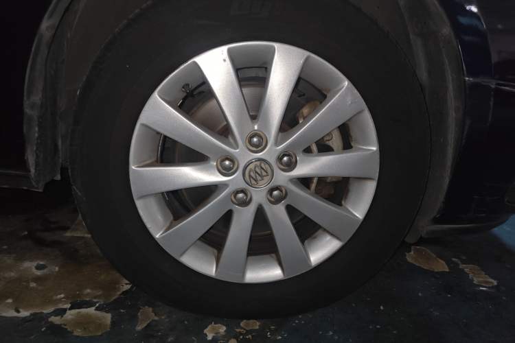 Used Buick GL8 2015 2.4L Luxury Business Premium Edition Right Front Wheel Hub