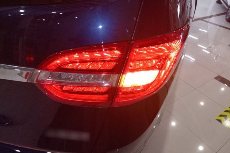 Used Buick GL8 2015 2.4L Luxury Business Premium Edition Right Rear Taillight