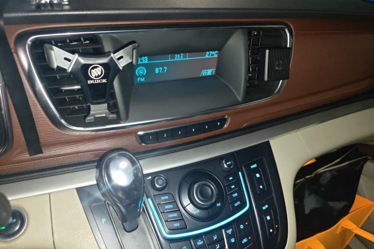 Used Buick GL8 2015 2.4L Luxury Business Premium Edition Audio And AC Panel