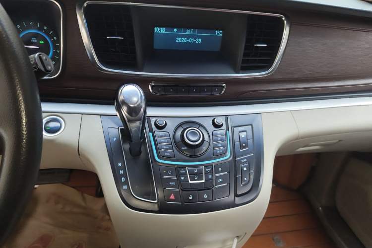 Used Buick GL8 2015 2.4L Luxury Business Premium Edition Audio And AC Panel