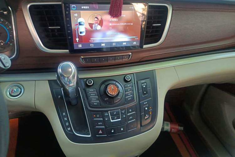 Used Buick GL8 2015 2.4L Luxury Business Premium Edition Audio And AC Panel