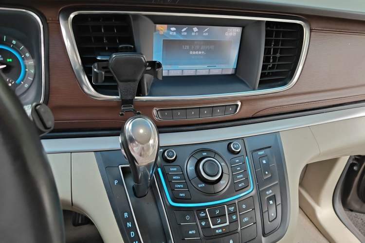 Used Buick GL8 2015 2.4L Luxury Business Premium Edition Audio And AC Panel