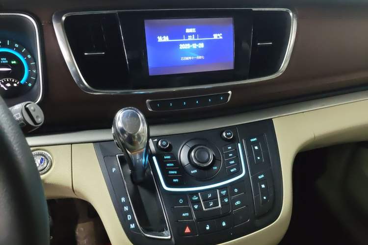 Used Buick GL8 2015 2.4L Luxury Business Premium Edition Audio And AC Panel