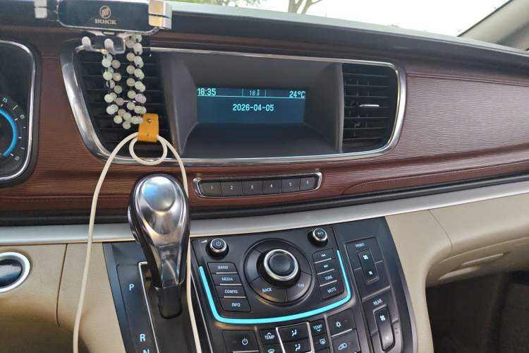 Used Buick GL8 2015 2.4L Luxury Business Premium Edition Audio And AC Panel