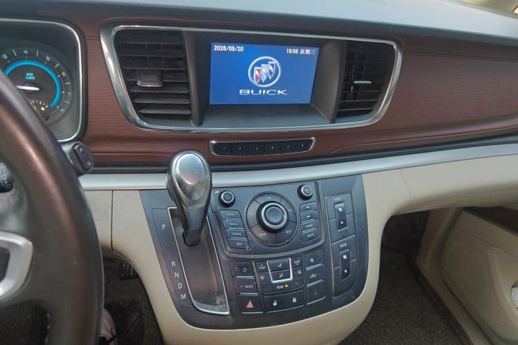 Used Buick GL8 2015 2.4L Luxury Business Premium Edition Audio And AC Panel