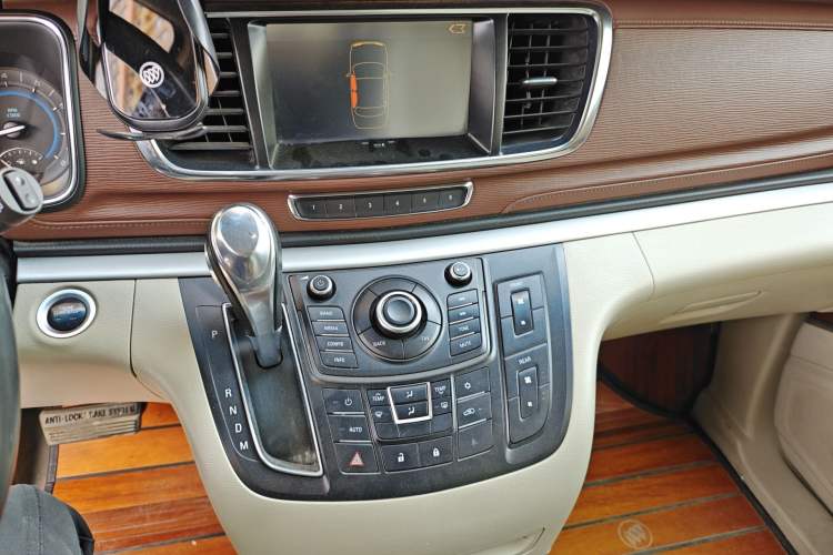 Used Buick GL8 2015 2.4L Luxury Business Premium Edition Audio And AC Panel