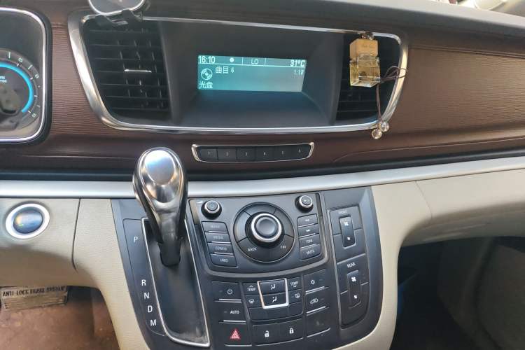 Used Buick GL8 2015 2.4L Luxury Business Premium Edition Audio And AC Panel