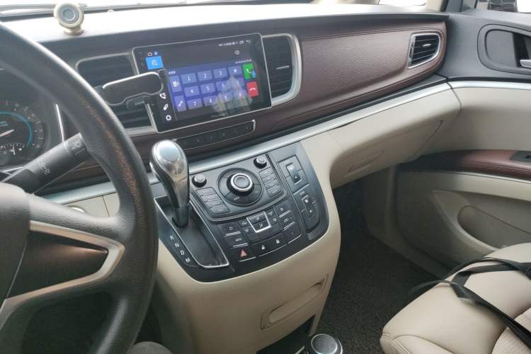 Used Buick GL8 2015 2.4L Luxury Business Premium Edition Audio And AC Panel