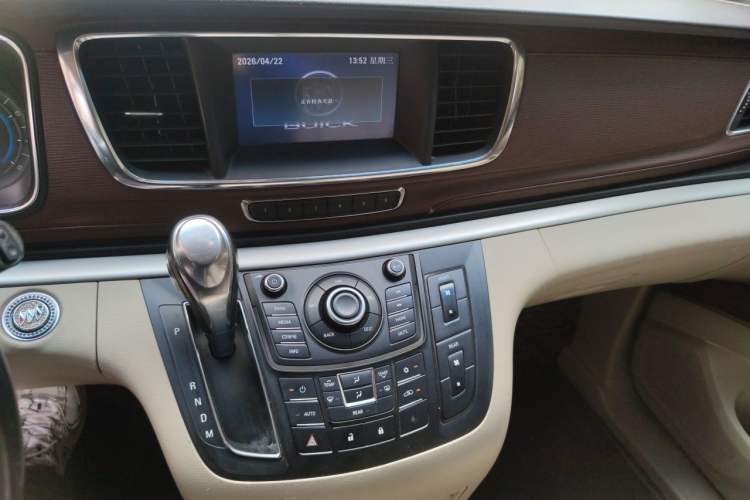 Used Buick GL8 2015 2.4L Luxury Business Premium Edition Audio And AC Panel
