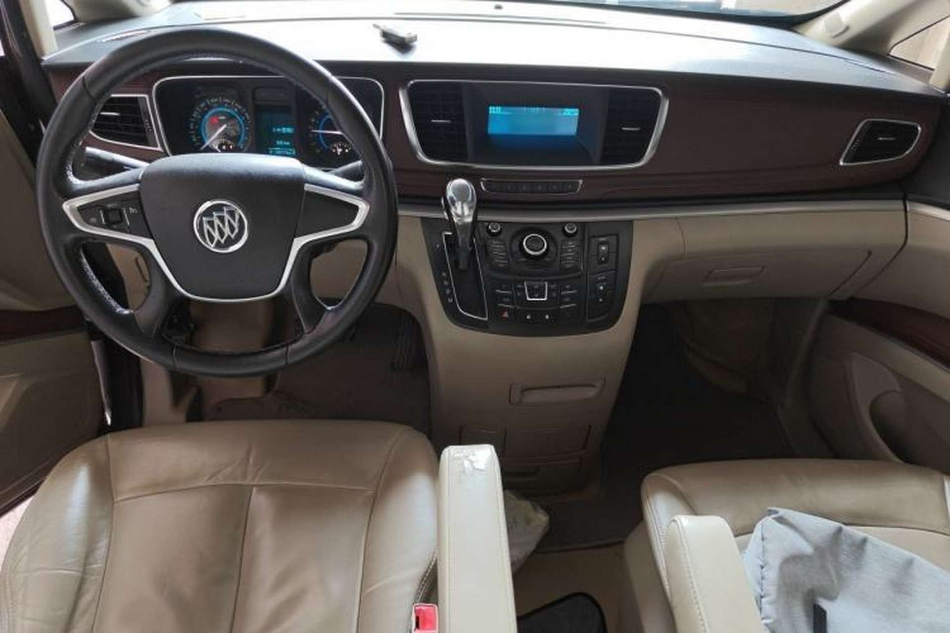 Used Buick GL8 2015 2.4L Luxury Business Premium Edition Center Console