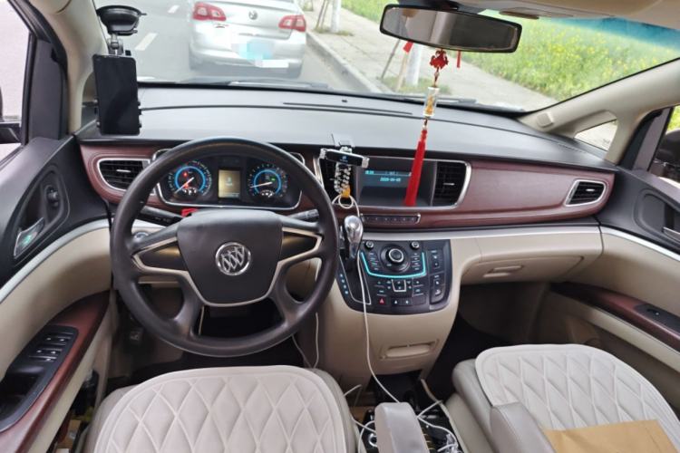Used Buick GL8 2015 2.4L Luxury Business Premium Edition Center Console