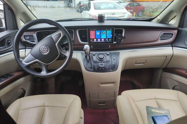 Used Buick GL8 2015 2.4L Luxury Business Premium Edition Center Console