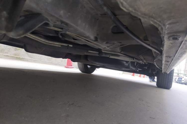 Used Buick GL8 2015 2.4L Luxury Business Premium Edition Chassis Front Left