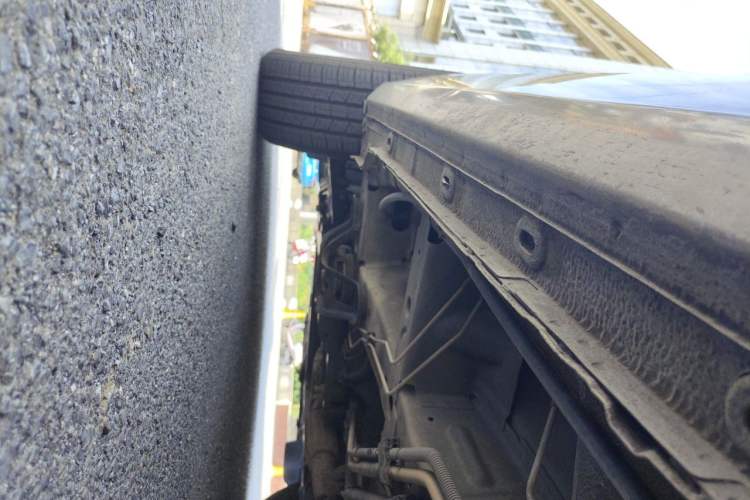 Used Buick GL8 2015 2.4L Luxury Business Premium Edition Chassis Front Left