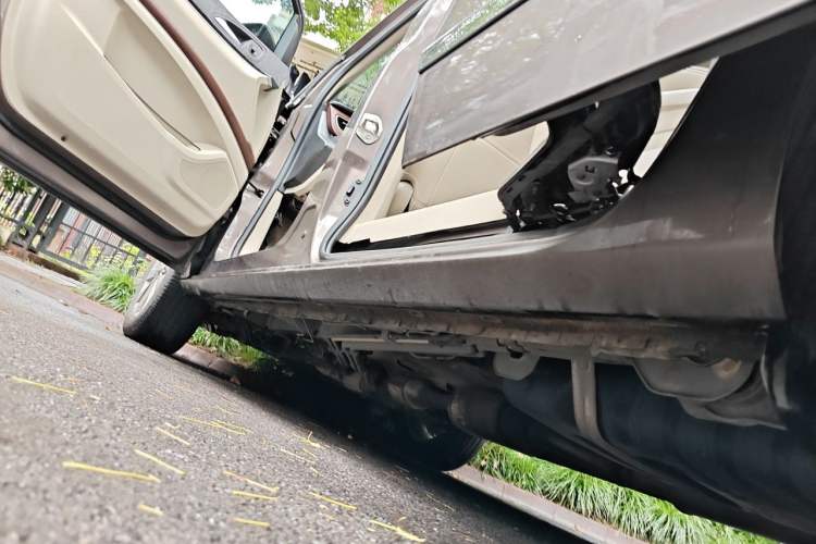 Used Buick GL8 2015 2.4L Luxury Business Premium Edition Chassis Rear Left