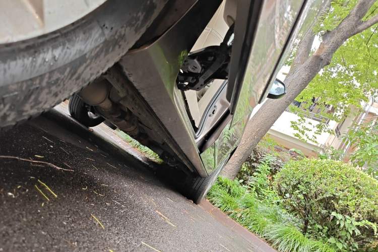 Used Buick GL8 2015 2.4L Luxury Business Premium Edition Chassis Rear Right