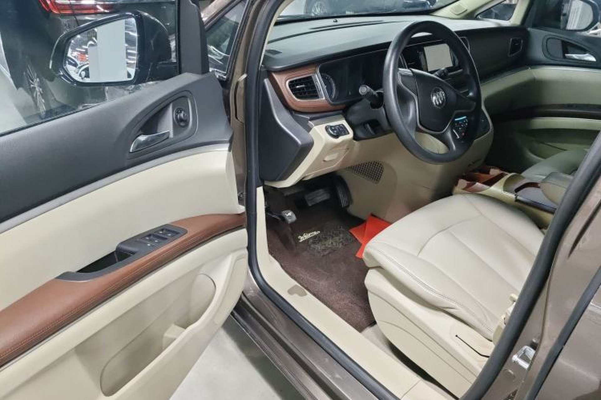 Used Buick GL8 2015 2.4L Luxury Business Premium Edition Driver Seat