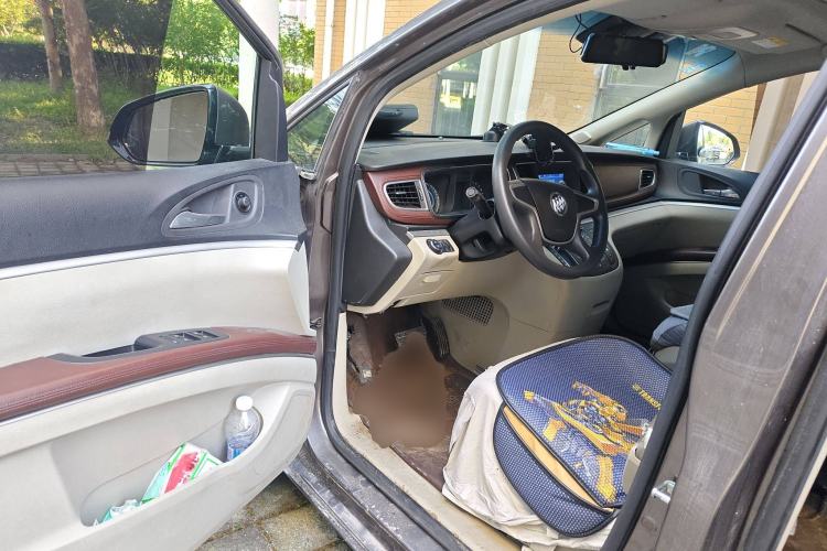 Used Buick GL8 2015 2.4L Luxury Business Premium Edition Driver Seat
