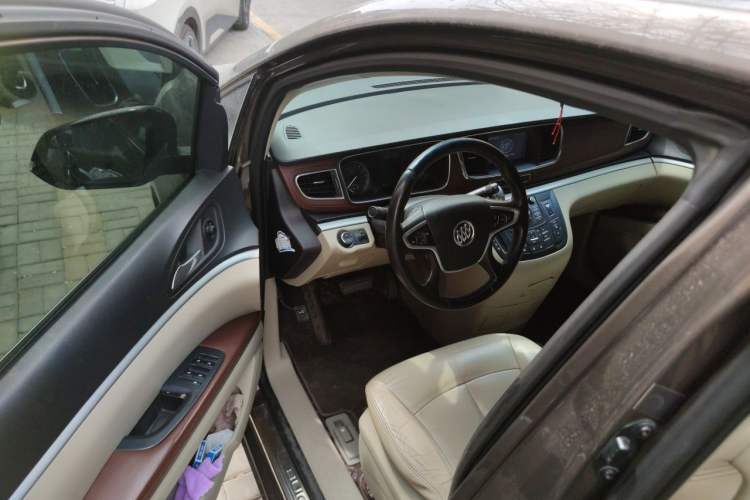 Used Buick GL8 2015 2.4L Luxury Business Premium Edition Driver Seat