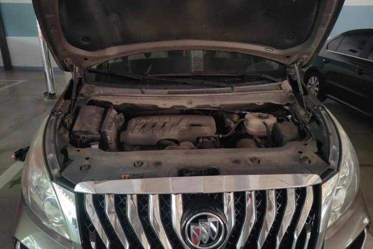 Used Buick GL8 2015 2.4L Luxury Business Premium Edition Engine Bay